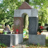 Hauptfriedhof, Kindergrabmal