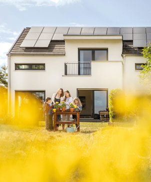 Solarenergie Pv Dach Einfamlienhaus Familie _c Lea Hessen Arne Landwehr