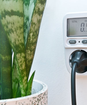 Energieeffizienz-energetische-sanierung-stromzaehler-steckdose-3 _c Hmlu