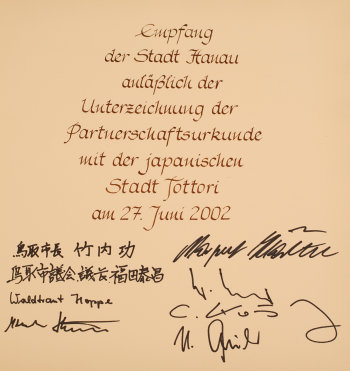 Gb-Unterzeichnung Partnerschaftsurkunde mit Tottori (2002)