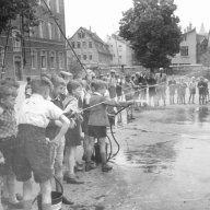 Löschübung mit Handspritzen 1943