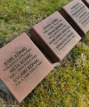 Gedenksteine auf dem Ehrenfeld 19 März 1945