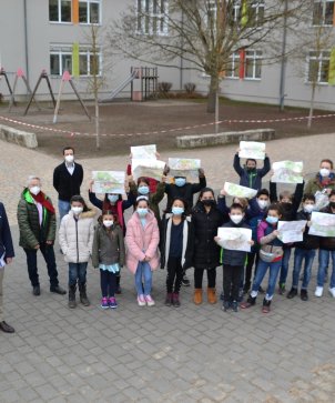 Kinderstadtplan2021 - Gruppenbild mit Kindern und Oberbürgermeister Kaminsky