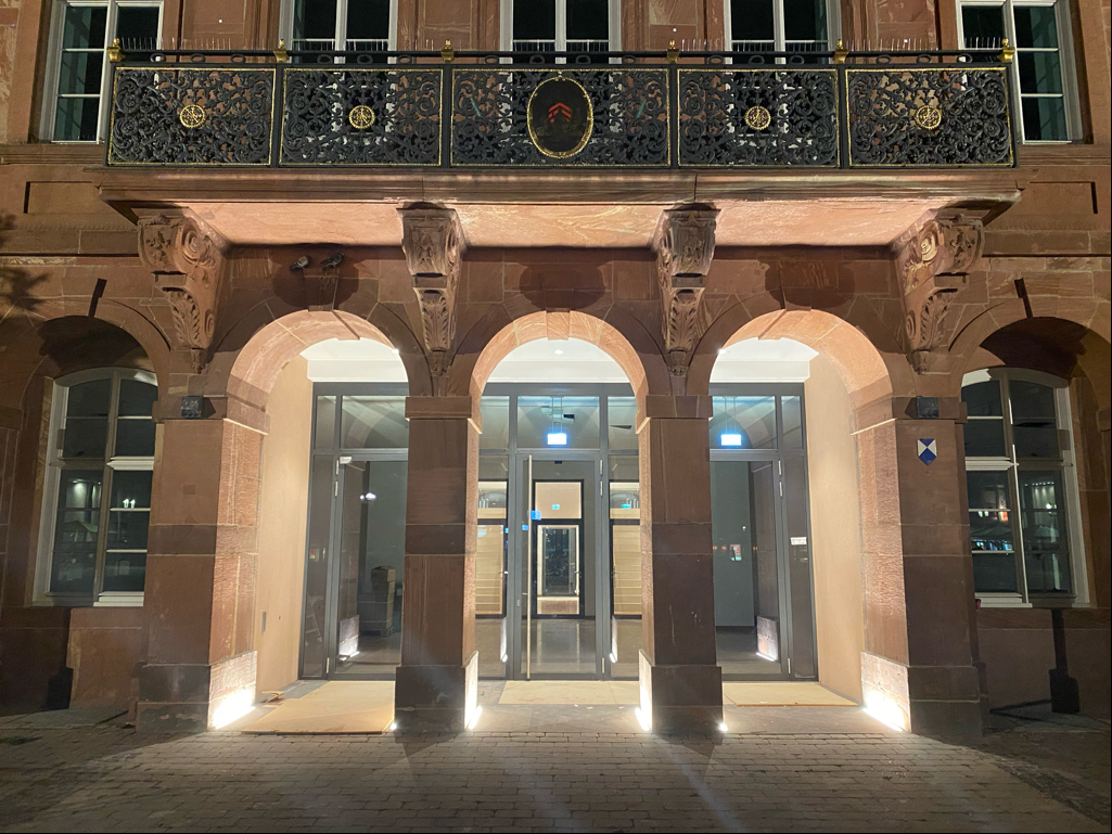 Märchenhaftes Rathaus: Der Hanauer Rathaus-Adventskalender