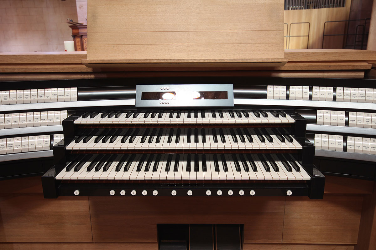 Gelnhausen-marienkirche-hauptorgel-orgel-spieltisch